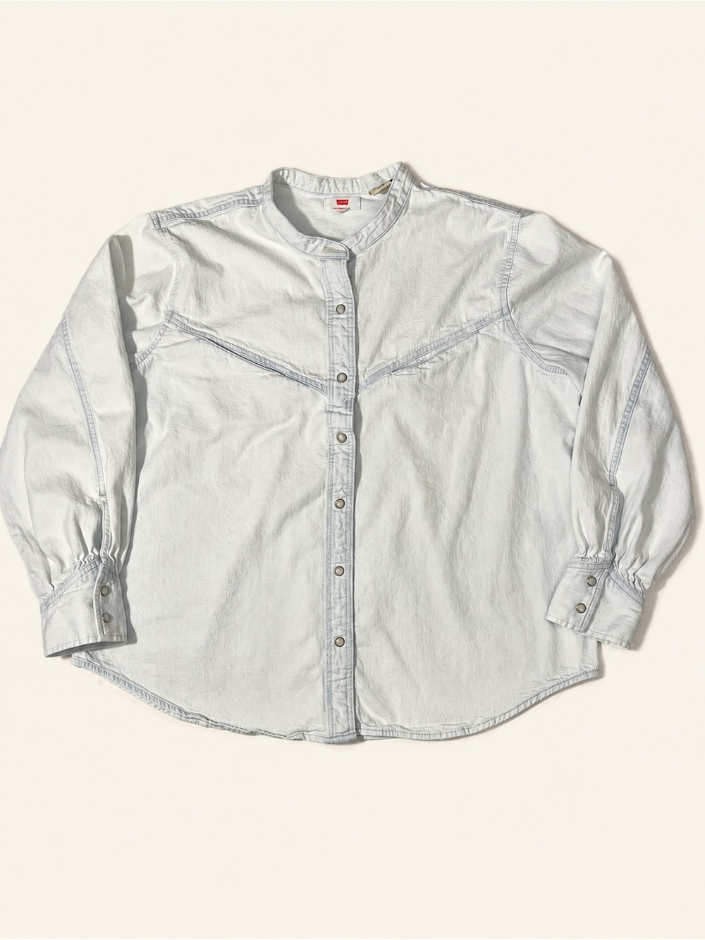 Women’s Levi's Light Wash Denim Button-Down Shirt size XL